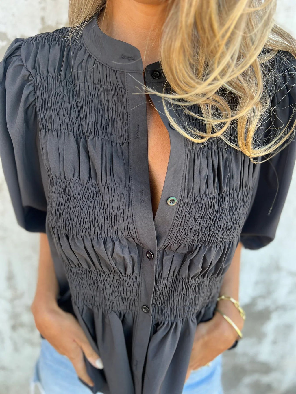 Nova- Blusa plisada con botones