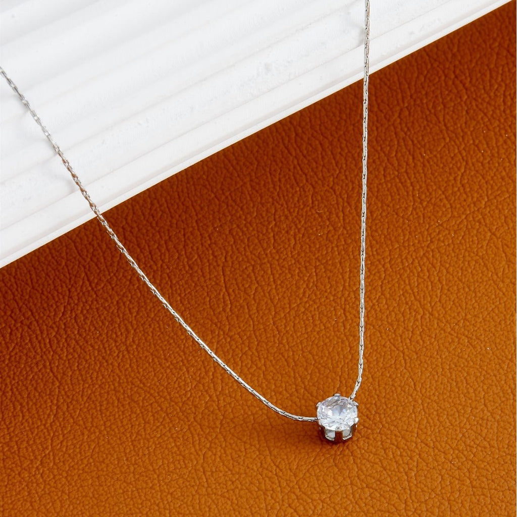 JONE – Collar minimalista con colgante clásico