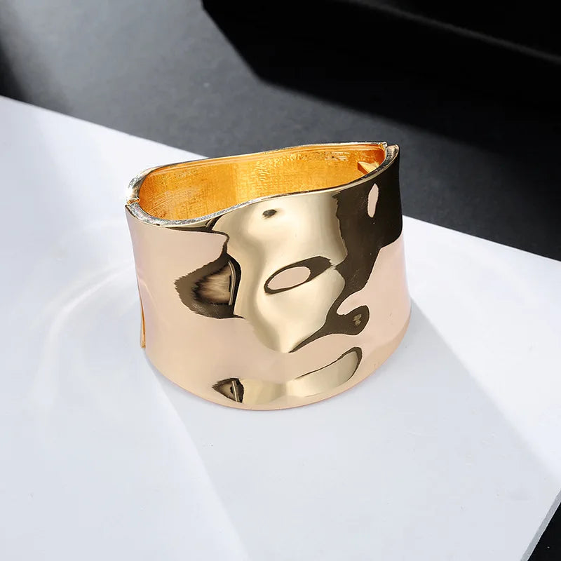 RAINA – Brazalete llamativo y elegante