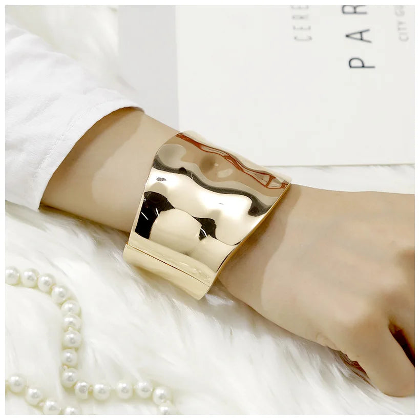 RAINA – Brazalete llamativo y elegante