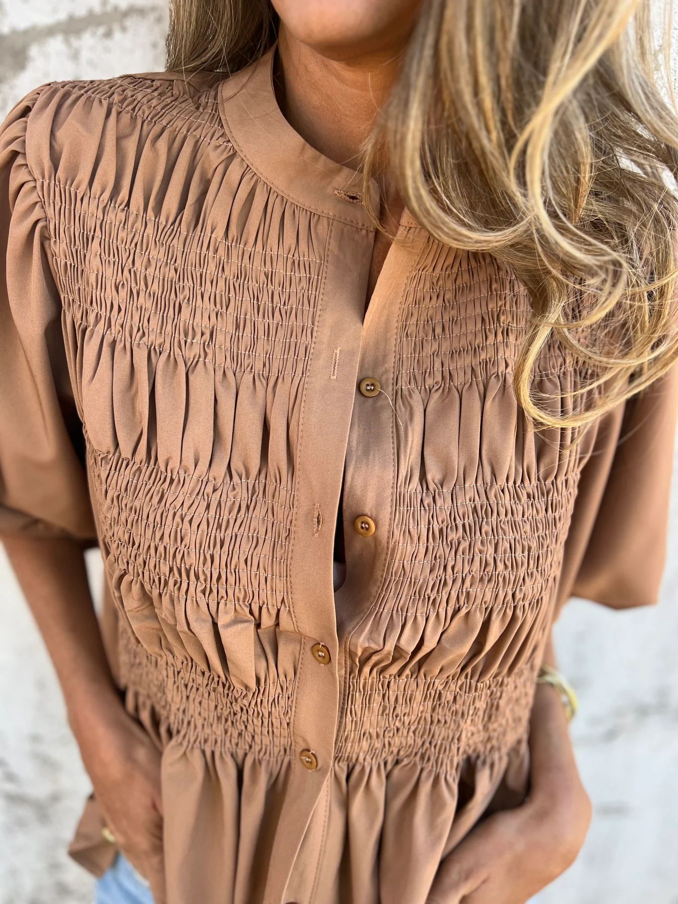 Nova- Blusa plisada con botones